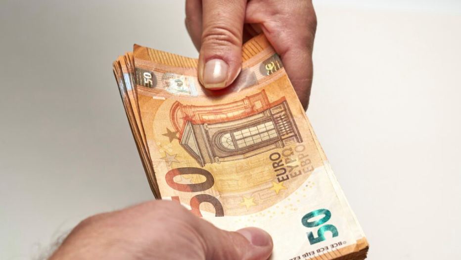 Kredia në euro po i rikthehet rritjes, në tetor arriti vlerën 325.8 mld lekë